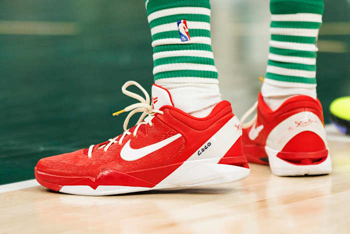 Boston Celtics forward Jabari Parker wears the Nike Kobe 7 sneakers during the game against the Milwaukee Bucks on December 25, 2021.